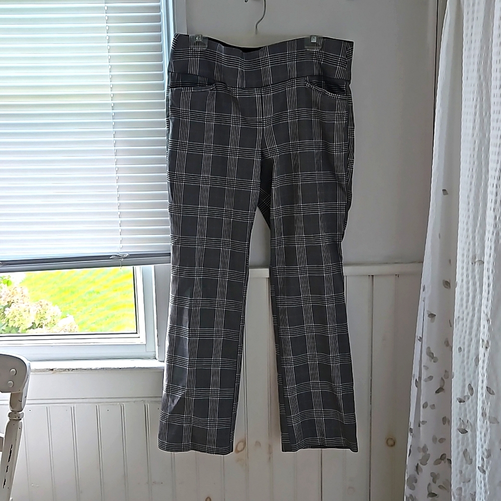 Dress pants  XXL. Brand - Apt 9.